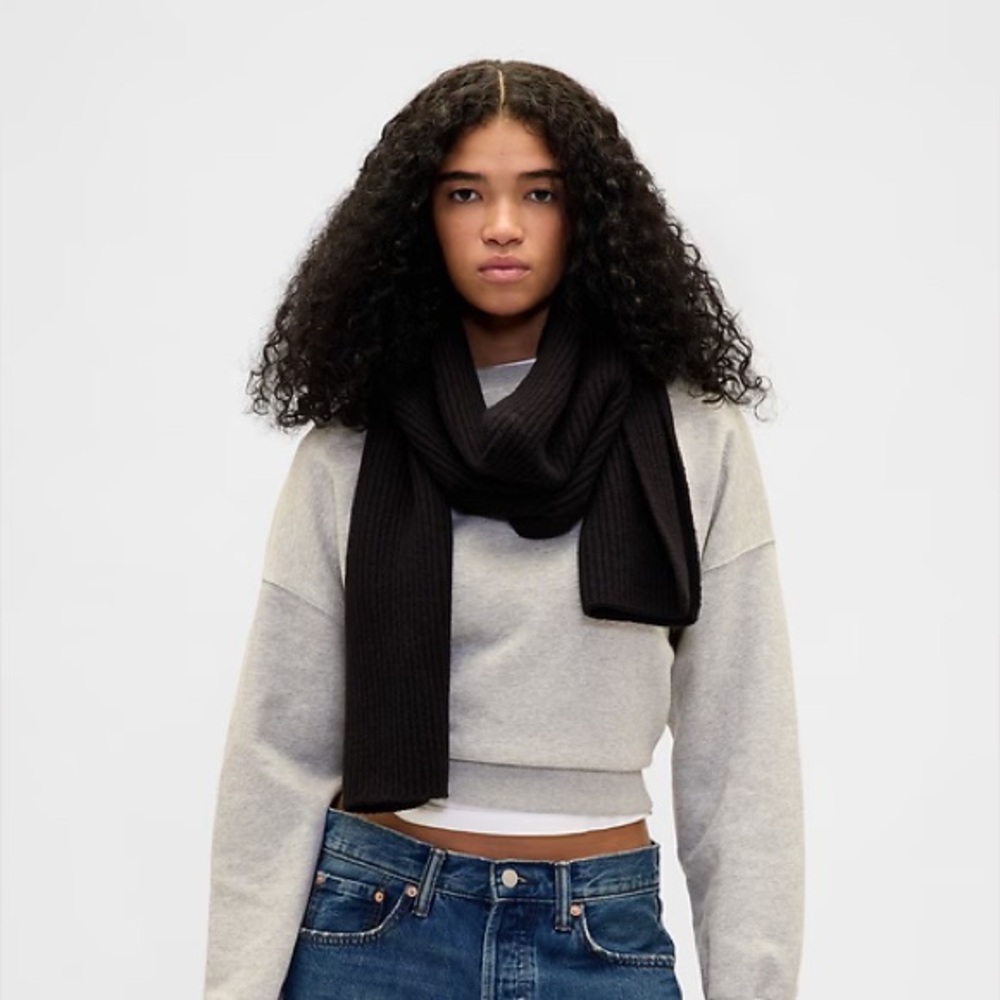 NWT Gap Cashsoft Scarf